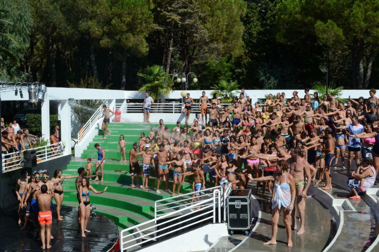 Villaggio Turistico La Mantinera - Appartamenti De Luxe プラーイア・ア・マーレ エクステリア 写真