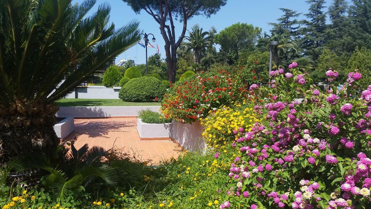 Villaggio Turistico La Mantinera - Appartamenti De Luxe プラーイア・ア・マーレ エクステリア 写真